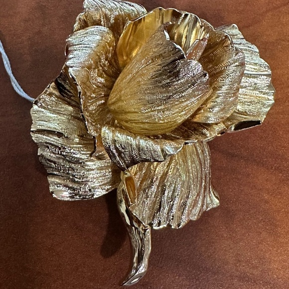 Dior Gold Floral Brooch - Picture 11 of 14